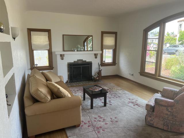 4866 Sussex Drive, San Diego CA: https://media.crmls.org/mediaz/84d38128-03b3-45be-9bfc-ac88a51deb43.jpg