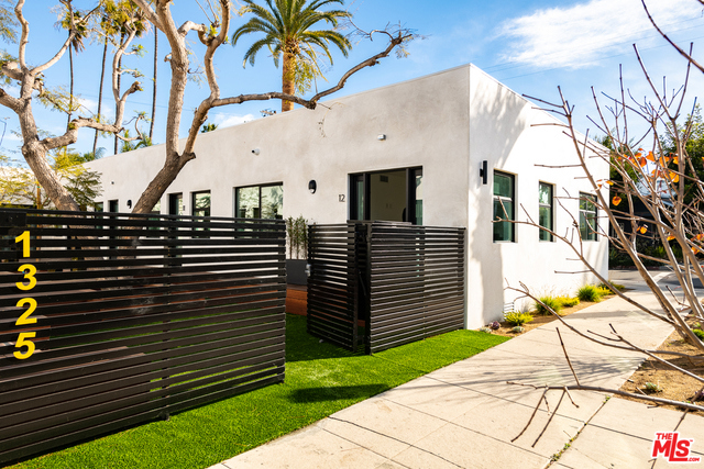 1325 Cabrillo Avenue, Venice CA: https://media.crmls.org/mediaz/84d3a5bd-2933-443a-a024-d78ae91de773.jpg