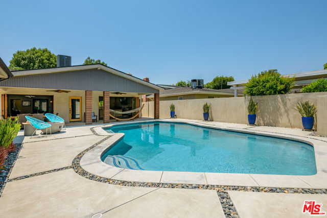 18839 Plummer Street, Northridge CA: https://media.crmls.org/mediaz/84d48b30-926a-4e34-9e03-e644b1ed1876.jpg