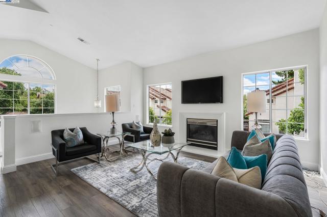 5648 Belleza Dr, Pleasanton CA: https://media.crmls.org/mediaz/84d490e1-dc6f-4656-b64e-55a1febd88ed.jpg