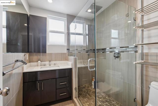1537 Revere AVE, San Francisco CA: https://media.crmls.org/mediaz/84d5c16d-b577-448b-8317-520f78771d52.jpg