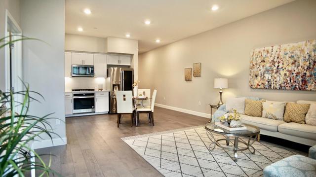 338 Llano De Los Robles Avenue, San Jose CA: https://media.crmls.org/mediaz/84d644e5-95e4-4017-9928-488e5ca85770.jpg