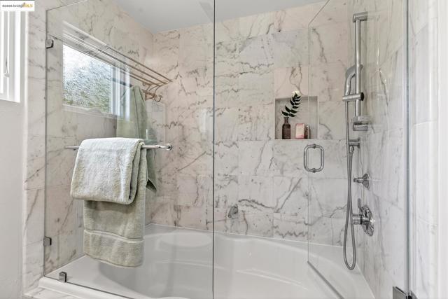2773 Argyle Street, Oakland CA: https://media.crmls.org/mediaz/84d656eb-39fd-42d9-a3a3-d5d79fc92f09.jpg