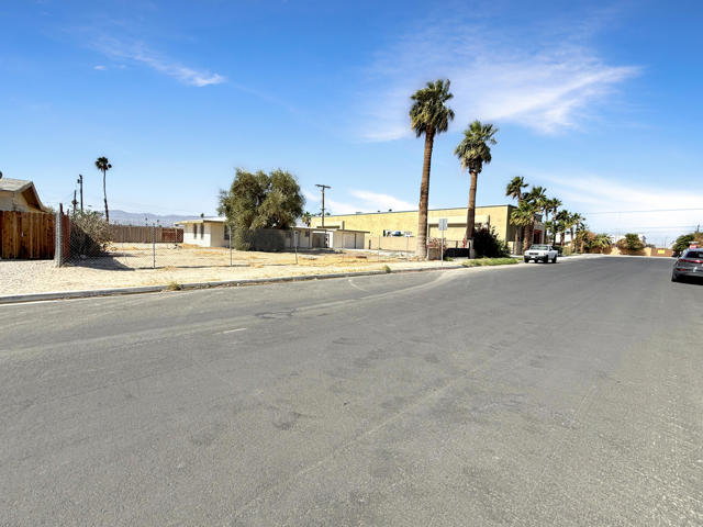 83053 Sonora Avenue, Indio CA: https://media.crmls.org/mediaz/84d679e2-2d02-4eef-8acc-013b0397d486.jpg
