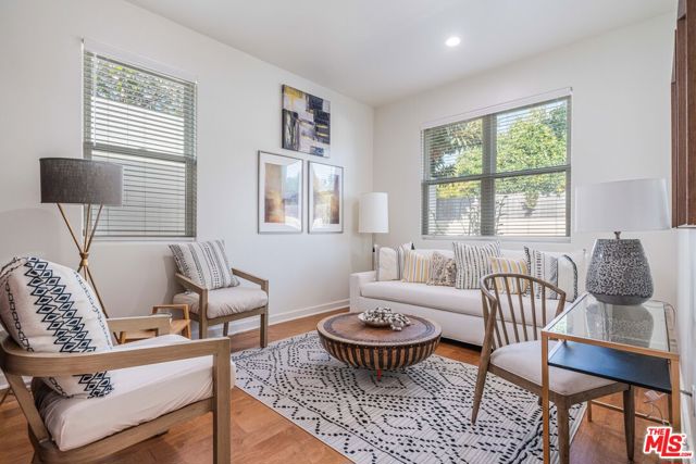 3718 S Barrington Avenue, Los Angeles CA: https://media.crmls.org/mediaz/84d67dc7-9168-4813-89ff-880c86e663dc.jpg