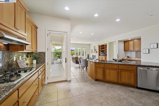 3043 Picholine Dr, Livermore CA: https://media.crmls.org/mediaz/84d6d61e-2640-43ca-afbd-bdb56ca1a667.jpg