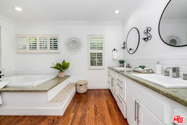 5711 Colbath Avenue, Valley Glen CA: https://media.crmls.org/mediaz/84d70a53-78b7-4a0c-a812-b897f992c1da.jpg