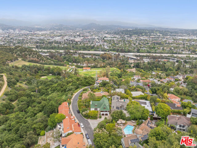 3806 Carnavon Way, Los Angeles CA: https://media.crmls.org/mediaz/84d809b5-86d3-4fa0-b3ab-f5a34497cfbc.jpg