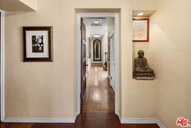 821 Malcolm Avenue, Los Angeles CA: https://media.crmls.org/mediaz/84d80b1d-5c88-4b3b-8fba-54c01e50eef6.jpg