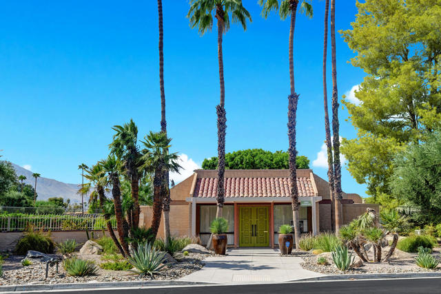 2101 Los Patos Drive, Palm Springs CA: https://media.crmls.org/mediaz/84d9df4b-e687-4059-8c4d-ab0703c1af3a.jpg