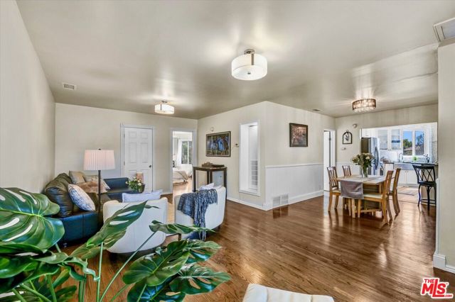 11670 W Sunset Boulevard, Los Angeles CA: https://media.crmls.org/mediaz/84da11b7-7b88-4fed-92de-39d0dcc62dad.jpg