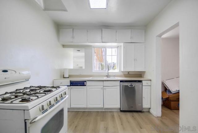 12224 Lemon Crest Drive, Lakeside CA: https://media.crmls.org/mediaz/84da48ef-924d-479d-a84f-16d427470faa.jpg