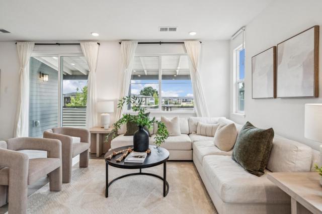 373 Arc Court, Hayward CA: https://media.crmls.org/mediaz/84da622c-696f-436d-9512-e9e2ad25ee85.jpg