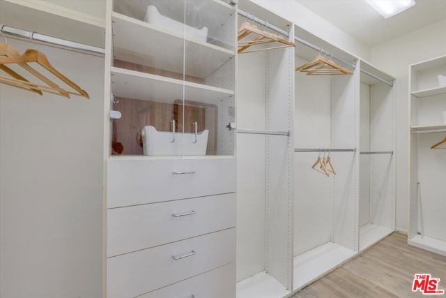 833 17th Street, Santa Monica CA: https://media.crmls.org/mediaz/84da7598-68d3-4006-8257-698d12e56e37.jpg