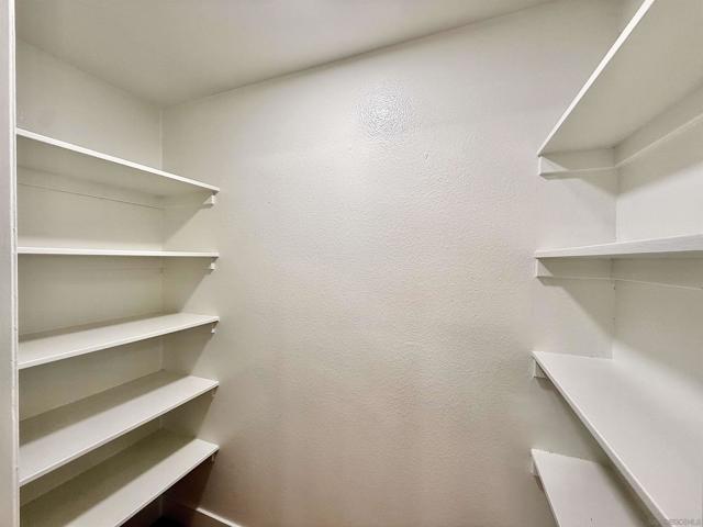 370 Rosecrans St, San Diego CA: https://media.crmls.org/mediaz/84db7ef2-6ce4-4499-9204-2a979c218eb8.jpg