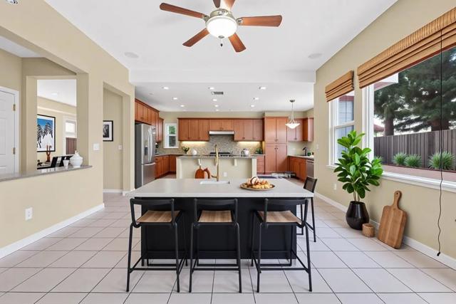 423 Riley Court, Tracy CA: https://media.crmls.org/mediaz/84db8c6a-2183-4e03-a6ad-ea13fbb32b1c.jpg