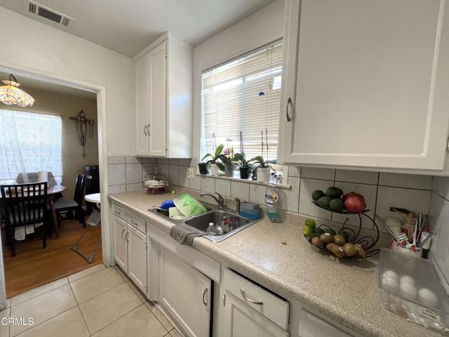 136 S Roosevelt Avenue, Oxnard CA: https://media.crmls.org/mediaz/84dc8f92-6cf2-41ce-9b06-6816832b2538.jpg