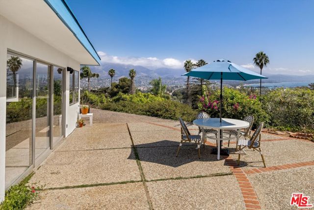 540 Miramonte Drive, Santa Barbara CA: https://media.crmls.org/mediaz/84dca6c4-25fe-437a-b90c-f2618c087168.jpg