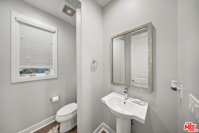20643 W Wood Rose Court, Porter Ranch CA: https://media.crmls.org/mediaz/84dd471d-fabf-43b4-ad24-24411212e219.jpg