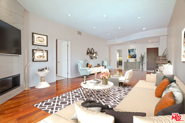 8788 Shoreham Drive, West Hollywood CA: https://media.crmls.org/mediaz/84de4442-7bb2-4e53-883b-6775a8ad4c3d.jpg