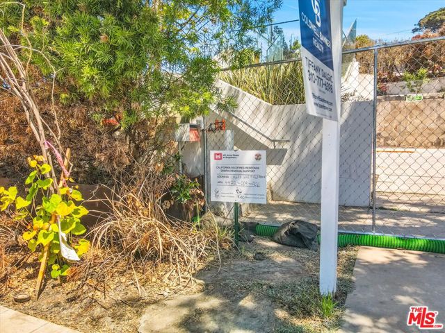 14635 Whitfield Avenue, Pacific Palisades CA: https://media.crmls.org/mediaz/84de58c4-69e4-46f4-80f9-45b726006e12.jpg