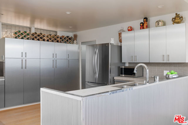 3268 Wrightwood Drive, Studio City CA: https://media.crmls.org/mediaz/84df1497-43dd-4f1b-bf0c-6b2e0c991b1f.jpg