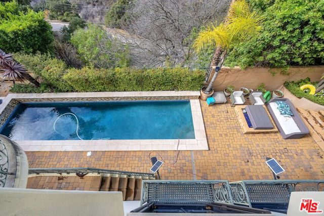 3110 Benedict Canyon Drive, Beverly Hills CA: https://media.crmls.org/mediaz/84df19ea-59f4-473e-8ac0-52132f43eb31.jpg