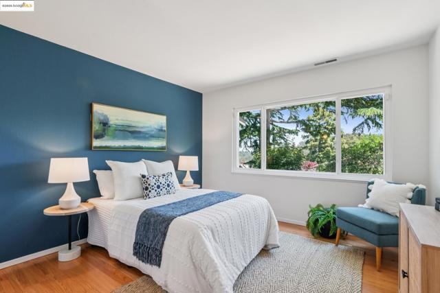 1023 Overlook Rd, Berkeley CA: https://media.crmls.org/mediaz/84df3e83-db1b-4459-9c24-31f00563df95.jpg