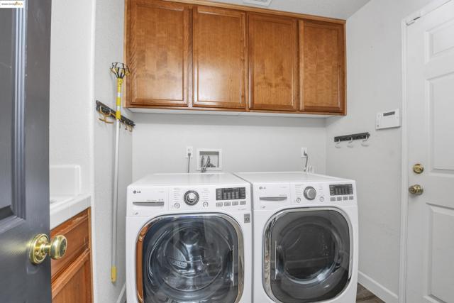1212 landover, Brentwood CA: https://media.crmls.org/mediaz/84df6b5a-8936-4907-bee4-dd7c1b0a866a.jpg
