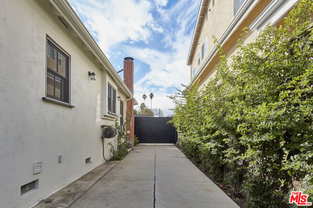 1926 Greenfield Avenue, Los Angeles CA: https://media.crmls.org/mediaz/84df709d-76ea-45eb-b835-e5636184e550.jpg