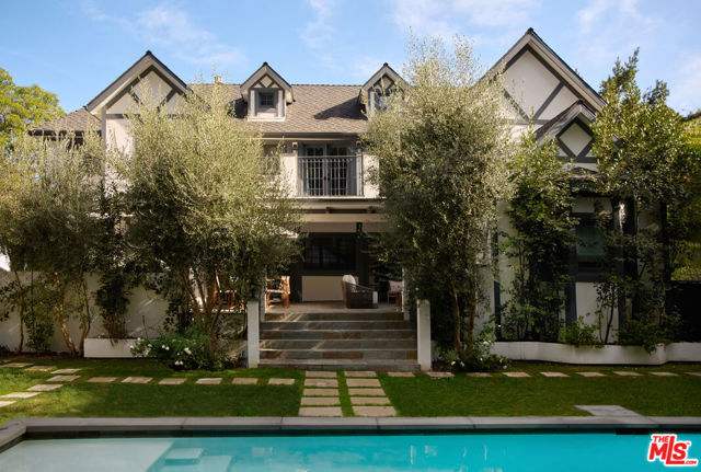 2501 N Vermont Avenue, Los Angeles CA: https://media.crmls.org/mediaz/84e01f32-b4af-4438-873c-49dde120dd4e.jpg