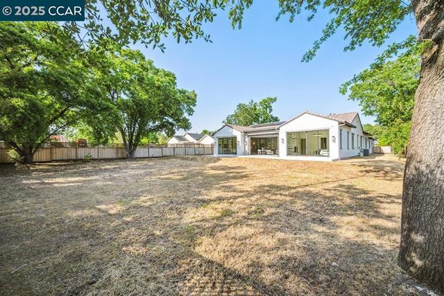2990 Limestone Rd, Alamo CA: https://media.crmls.org/mediaz/84e0e1a4-bb9e-4fc1-9ac3-42e7e6872bd0.jpg