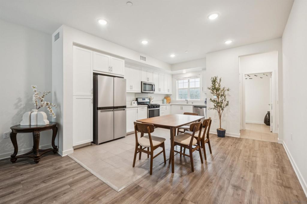 885 Blackstone - photo 9