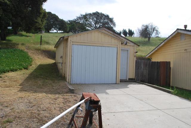 9194 Coker Road, Salinas CA: https://media.crmls.org/mediaz/84e14f31-400a-422a-ac0e-d4a1b3efac8c.jpg