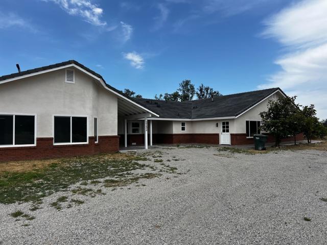 2152 Walnut St, Ramona CA: https://media.crmls.org/mediaz/84e20158-34a7-4af9-bfe0-f1eb3c1f45cd.jpg