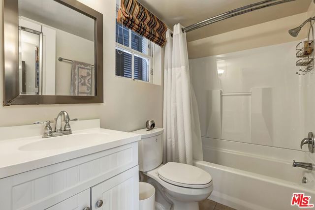 10798 Weyburn Avenue, Los Angeles CA: https://media.crmls.org/mediaz/84e2532e-0798-4b9f-a3d1-44f561910868.jpg