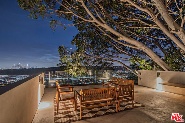 812 W Avenue 37, Los Angeles CA: https://media.crmls.org/mediaz/84e2c226-c4a2-4094-b13e-7f973ffd476e.jpg