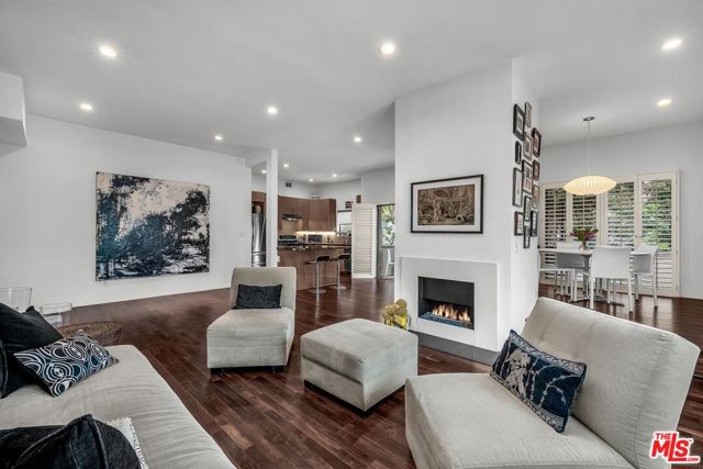 2332 Fox Hills Drive, Los Angeles CA: https://media.crmls.org/mediaz/84e2dbd0-44b9-497d-aefe-1692fb5678b5.jpg