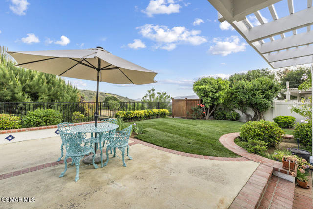 6690 Oak Springs Drive, Oak Park CA: https://media.crmls.org/mediaz/84e33266-24b3-4162-8962-86fe7d5b45d7.jpg