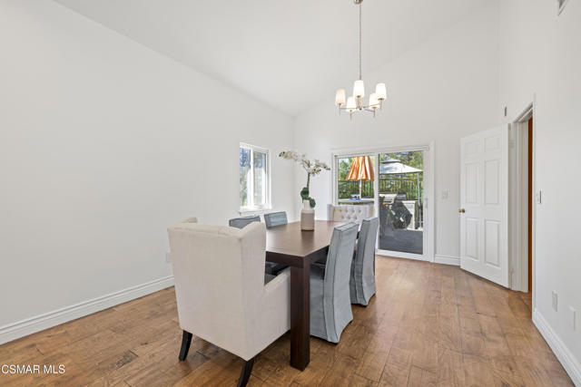 287 Golden Fern Court, Simi Valley CA: https://media.crmls.org/mediaz/84e3670c-3845-418d-8eac-7c7b00874229.jpg