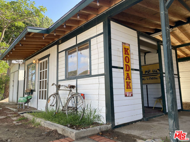 6970 Fernhill Drive, Malibu CA: https://media.crmls.org/mediaz/84e37001-a6c6-4a40-9aae-7d507cefbf13.jpg