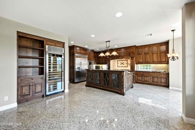 3194 Sunset Hills Boulevard, Thousand Oaks CA: https://media.crmls.org/mediaz/84e3a3a3-c961-411b-bff2-2b4976c64e97.jpg