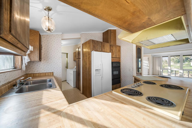 33440 Carlsbad Circle, Thousand Palms CA: https://media.crmls.org/mediaz/84e3af68-eaeb-4d56-baf6-af2fa1cda445.jpg