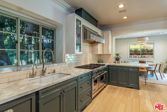 1136 N Doheny Drive, Los Angeles CA: https://media.crmls.org/mediaz/84e3f918-603e-4077-8ad7-60d237606f04.jpg