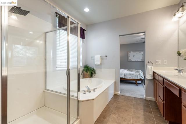 719 Monte Verde Ln, Brentwood CA: https://media.crmls.org/mediaz/84e462da-91c0-4e4a-a439-ea21f5dd950d.jpg
