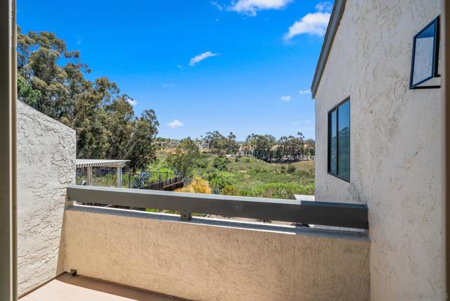 5751 Menorca Dr, San Diego CA: https://media.crmls.org/mediaz/84e49d65-7ac2-47fd-bbde-6acfa21ec966.jpg