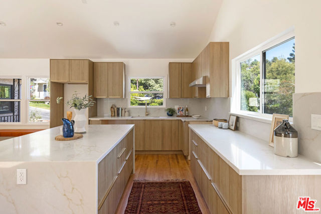 1327 Brampton Road, Los Angeles CA: https://media.crmls.org/mediaz/84e4ee07-1733-4b06-afb2-fcb312a33f68.jpg