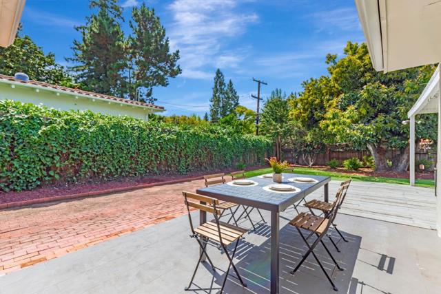 171 E Creek Drive, Menlo Park CA: https://media.crmls.org/mediaz/84e52397-32ea-404d-96ce-2e1109009cd1.jpg