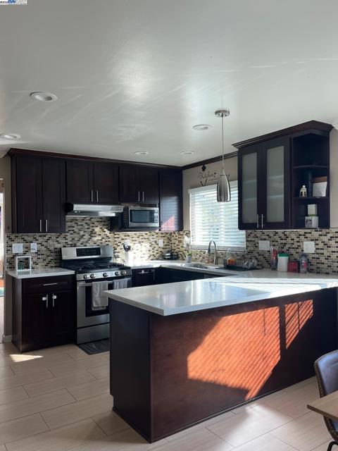38270 Farwell Dr, Fremont CA: https://media.crmls.org/mediaz/84e58f33-f2e7-495d-861e-dc5da6f738ac.jpg