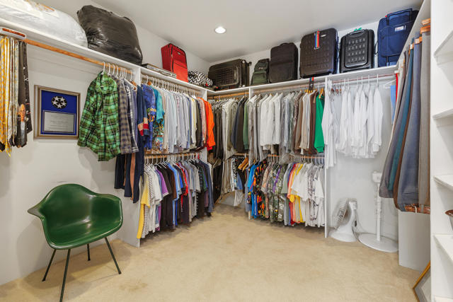 346 Crest Lake Drive, Palm Desert CA: https://media.crmls.org/mediaz/84e67070-f75f-49d0-8400-01bf89013bc0.jpg